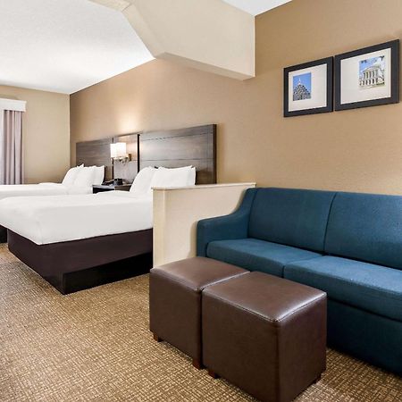 คอมฟอร์ต สวีท ใกล้ฐานทัพอากาศโรบินส์ Hotel วอร์เนอร์ โรบินส์ ภายนอก รูปภาพ