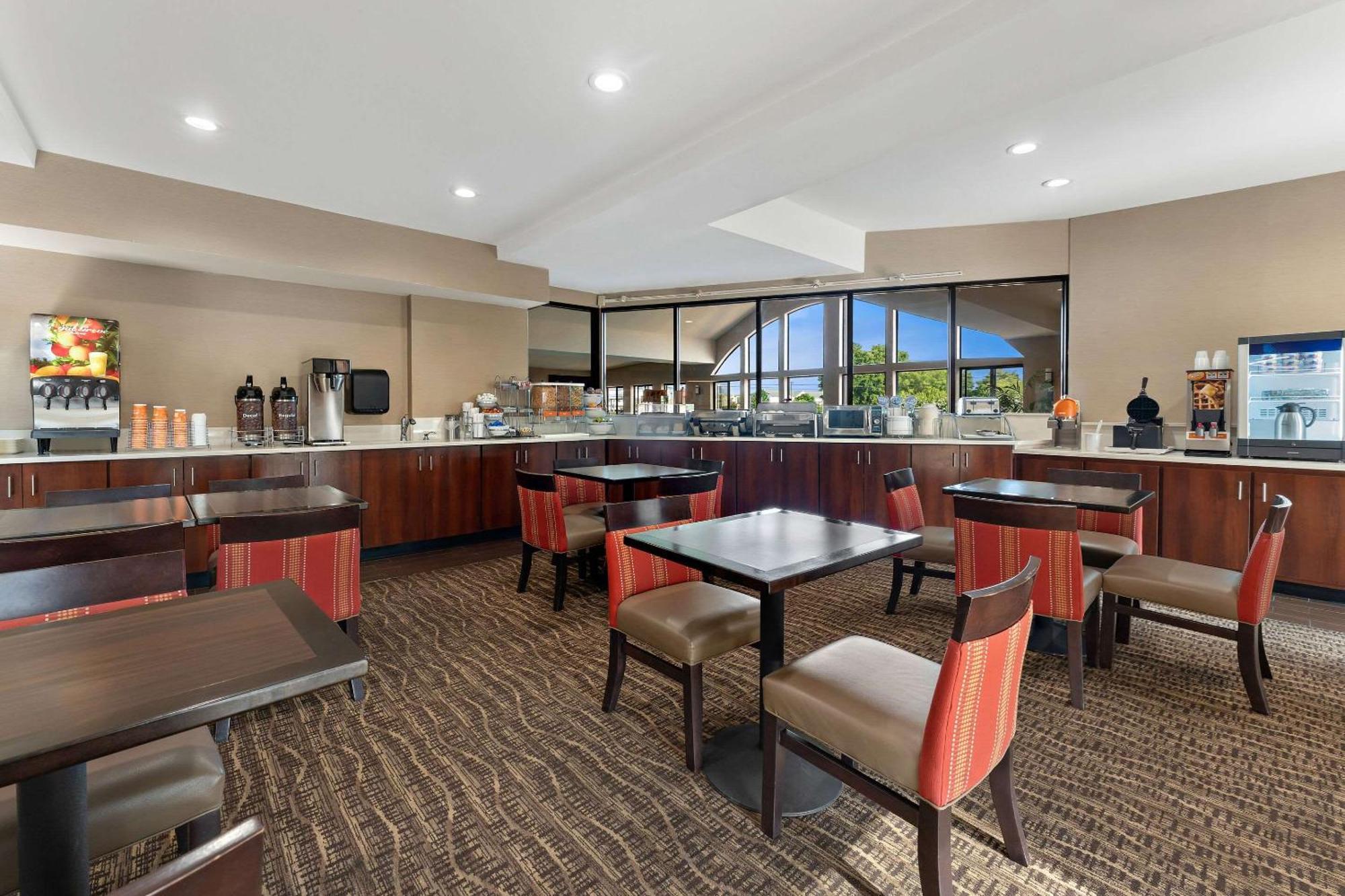 คอมฟอร์ต สวีท ใกล้ฐานทัพอากาศโรบินส์ Hotel วอร์เนอร์ โรบินส์ ภายนอก รูปภาพ
