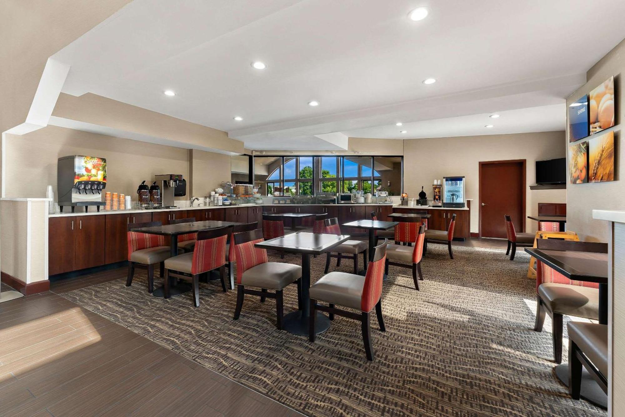 คอมฟอร์ต สวีท ใกล้ฐานทัพอากาศโรบินส์ Hotel วอร์เนอร์ โรบินส์ ภายนอก รูปภาพ