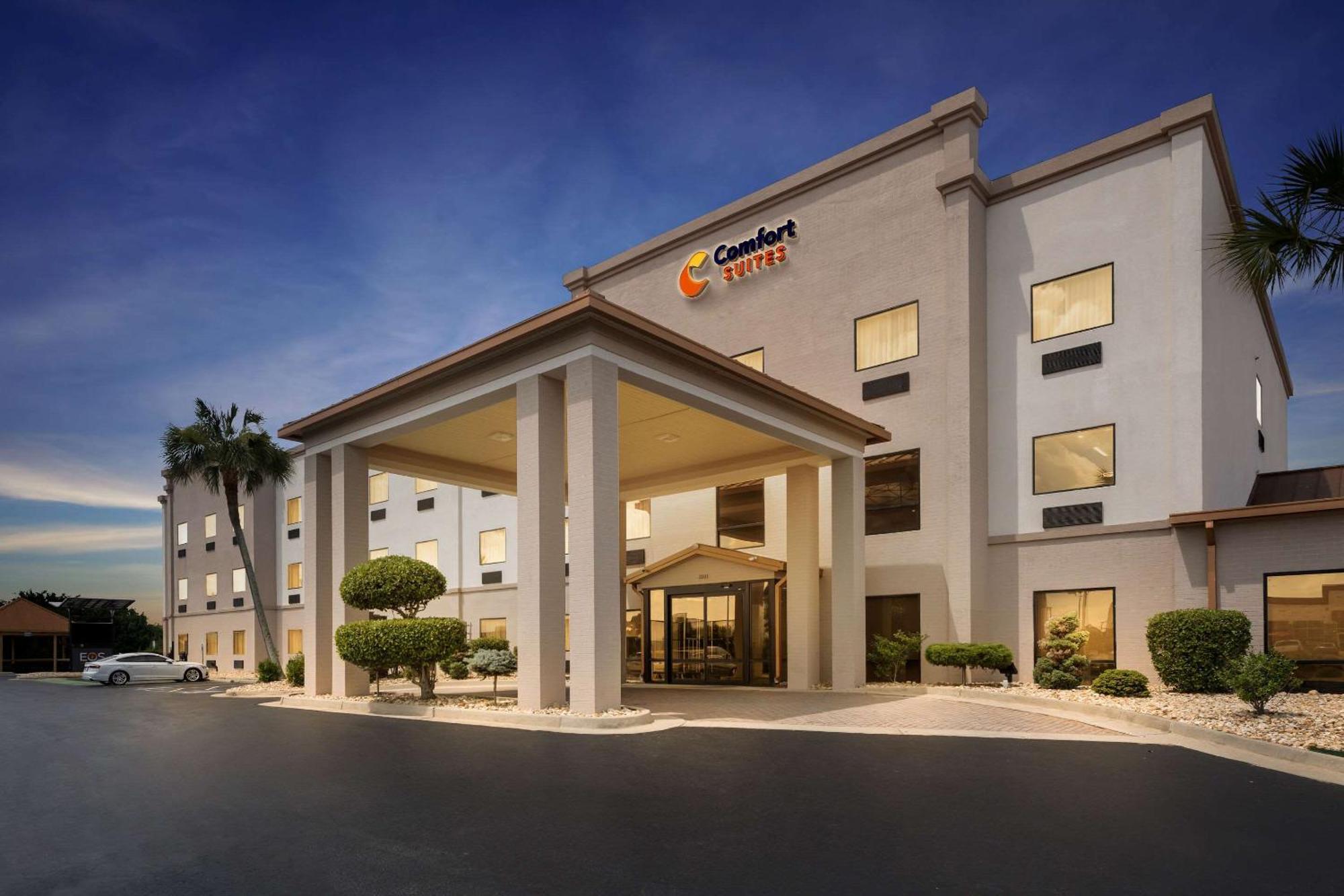คอมฟอร์ต สวีท ใกล้ฐานทัพอากาศโรบินส์ Hotel วอร์เนอร์ โรบินส์ ภายนอก รูปภาพ